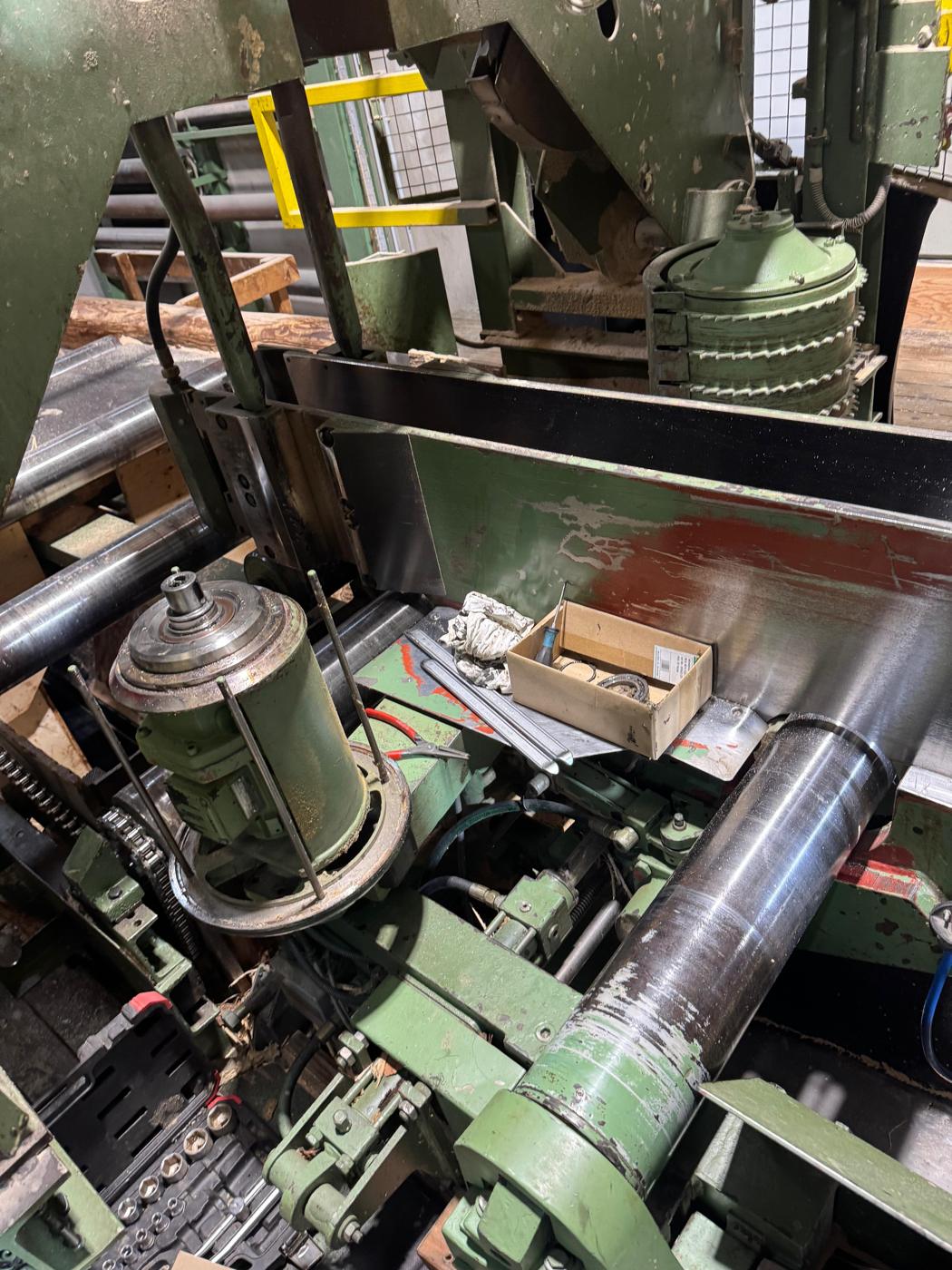 Antrieb einer Sägewerksanlage während der Reparatur