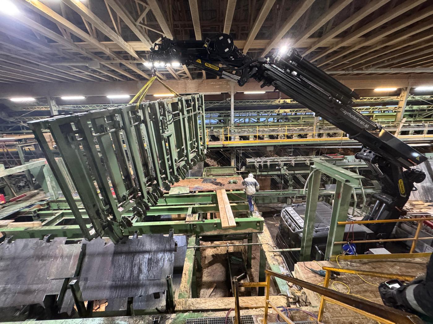 Montage einer Anlage im Sägewerk